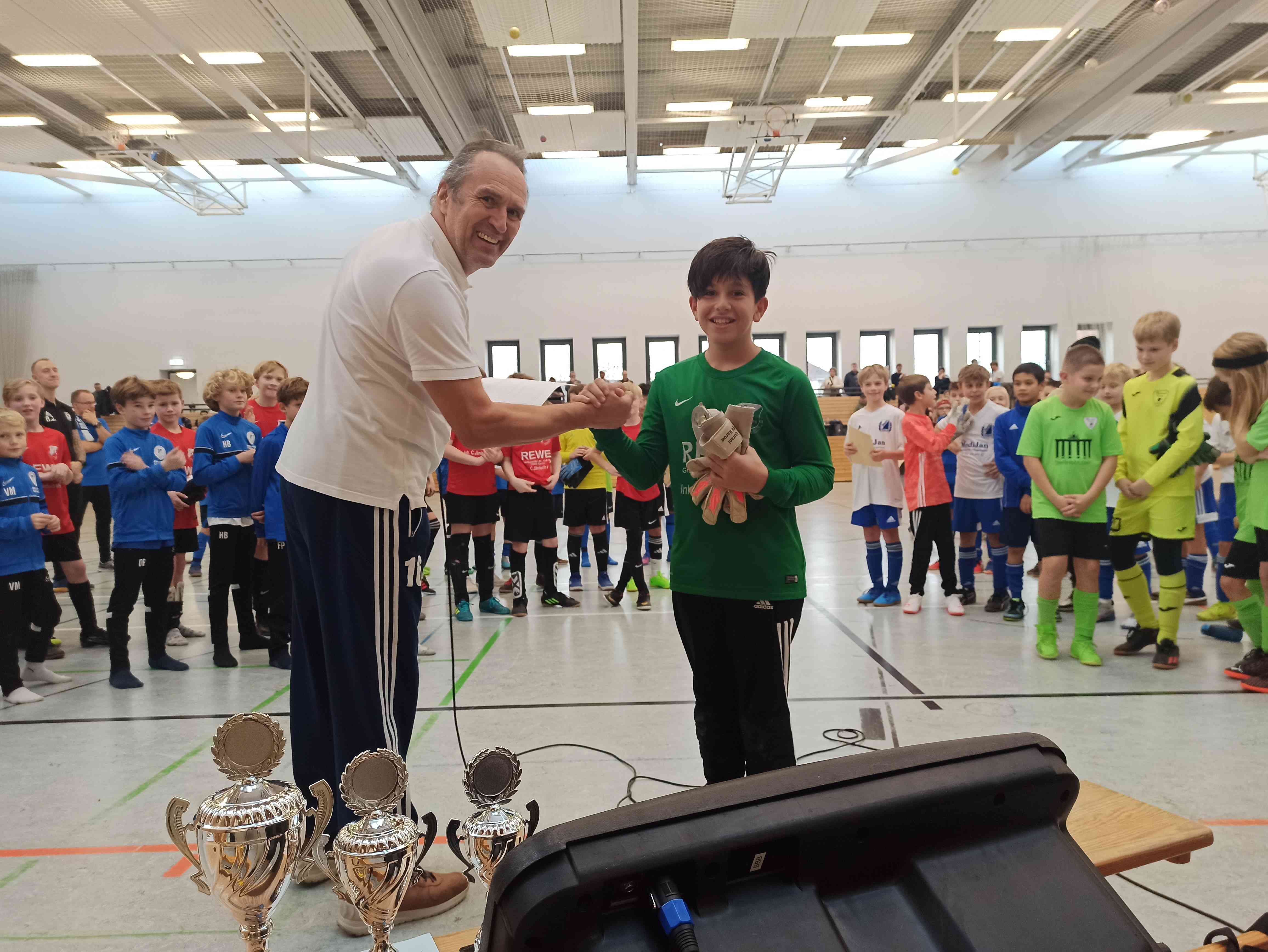 Auszeichnung Bester TW Quaini Ozkan SV Karow.jpg